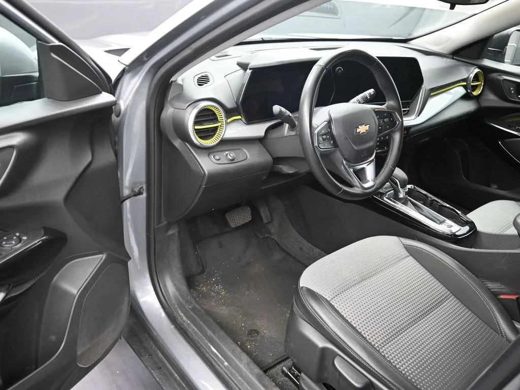 2024 Chevrolet Trax LT photo 10