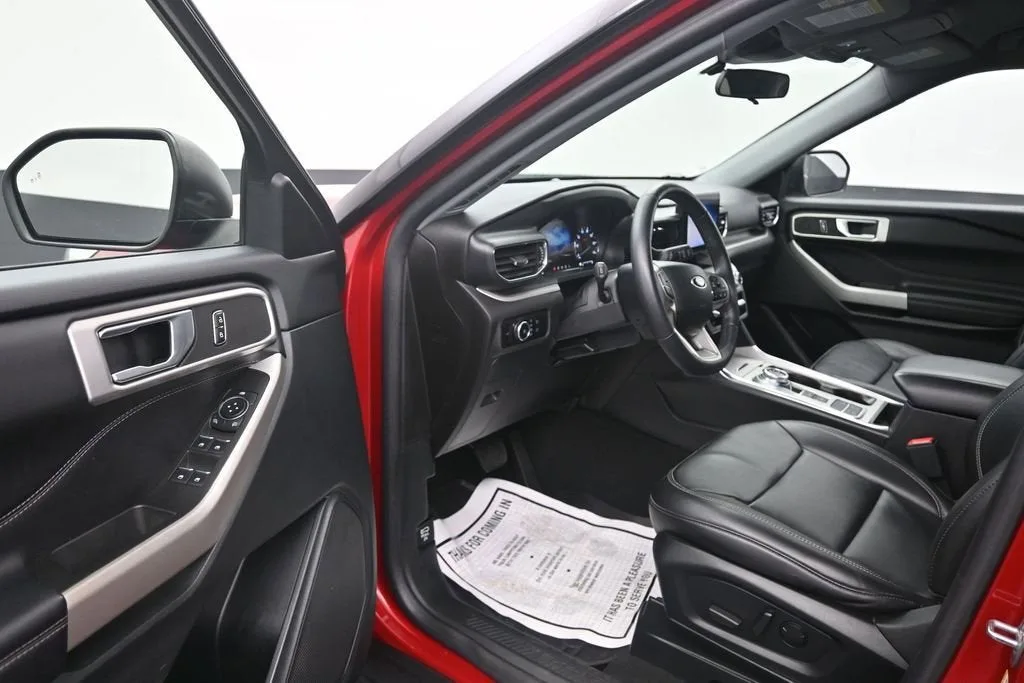 2023 Ford Explorer XLT photo 10