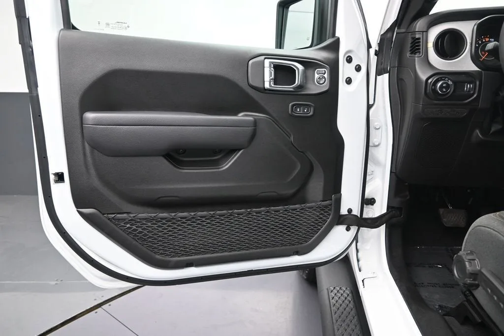 2025 Jeep Gladiator Sport S photo 11