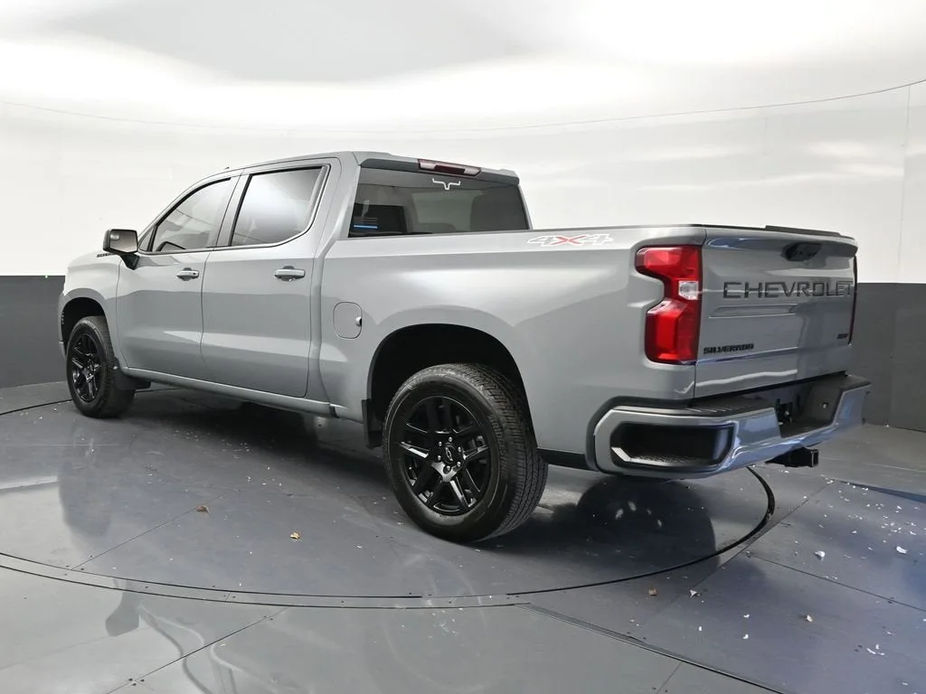 2024 Chevrolet Silverado 1500 RST photo 3