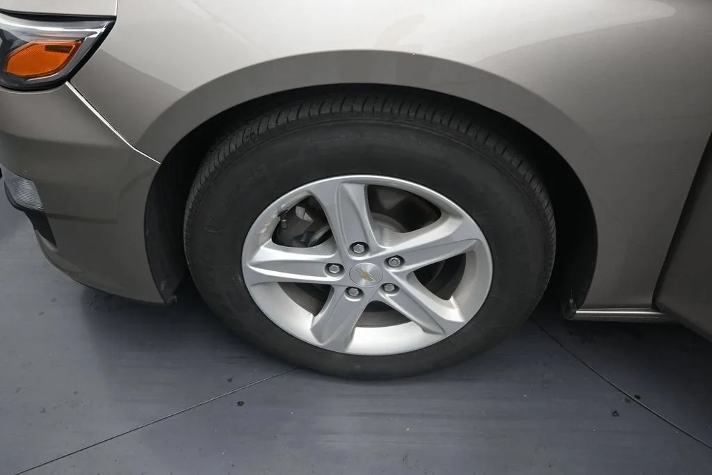 2025 Chevrolet Malibu LS photo 9