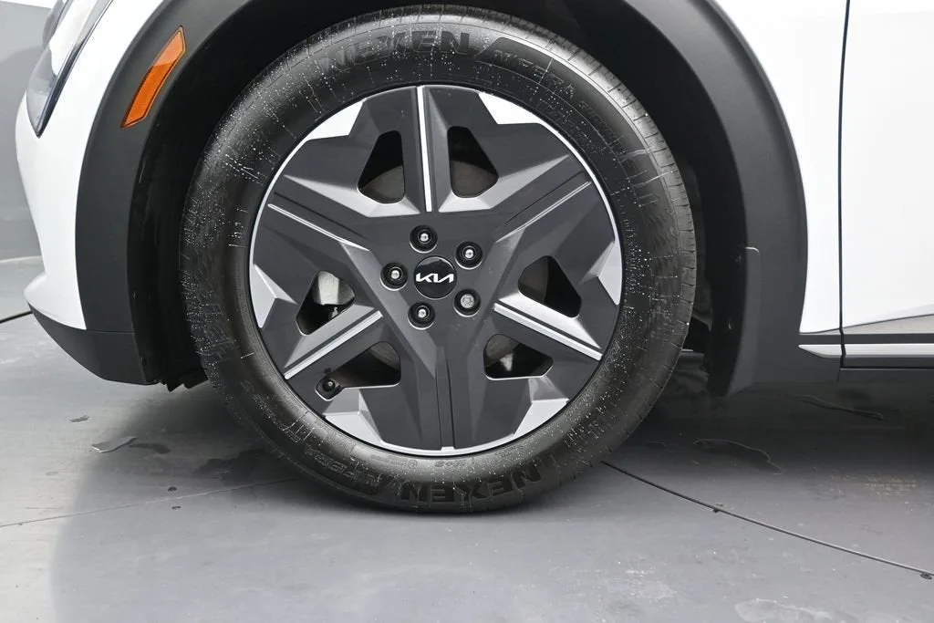 2025 Kia EV6 Light RWD photo 10