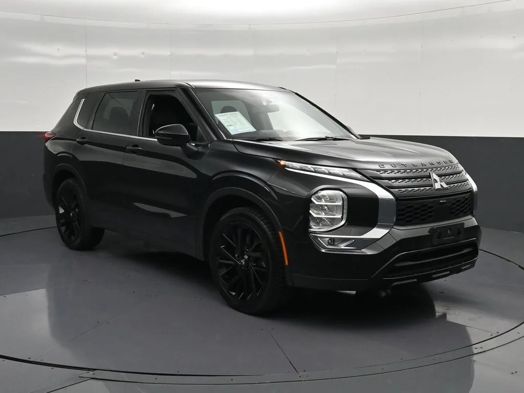 2023 Mitsubishi Outlander SE photo 5