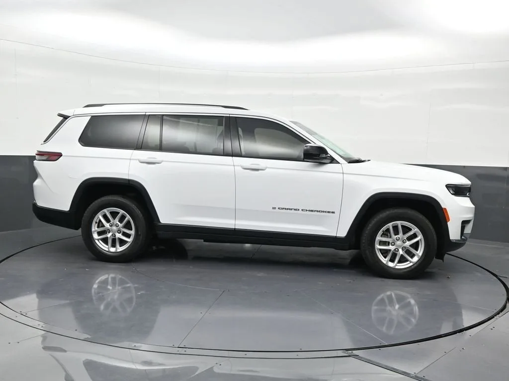 2023 Jeep Grand Cherokee L Laredo 4x2 photo 7