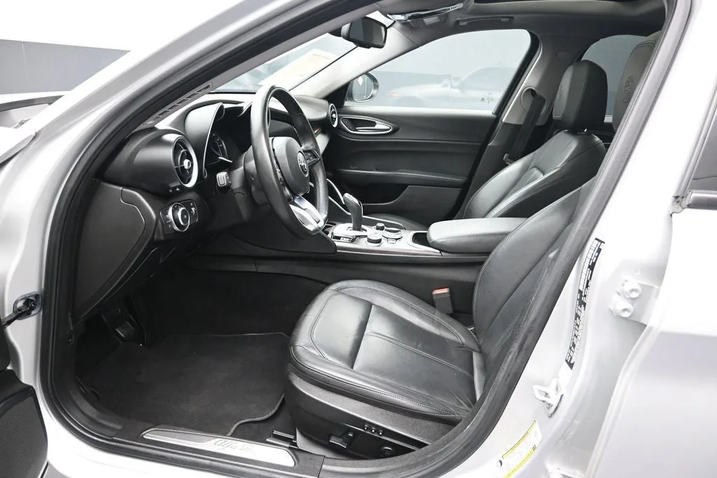 2021 Alfa Romeo Giulia Ti photo 10
