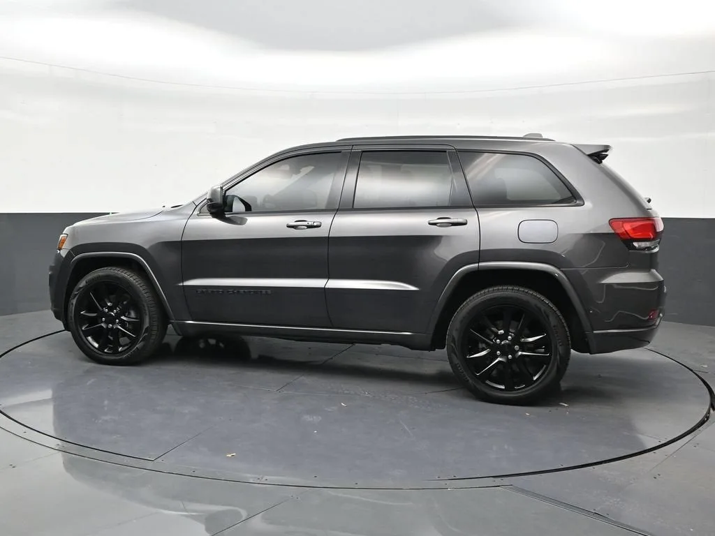 2019 Jeep Grand Cherokee Altitude 4x2 photo 2