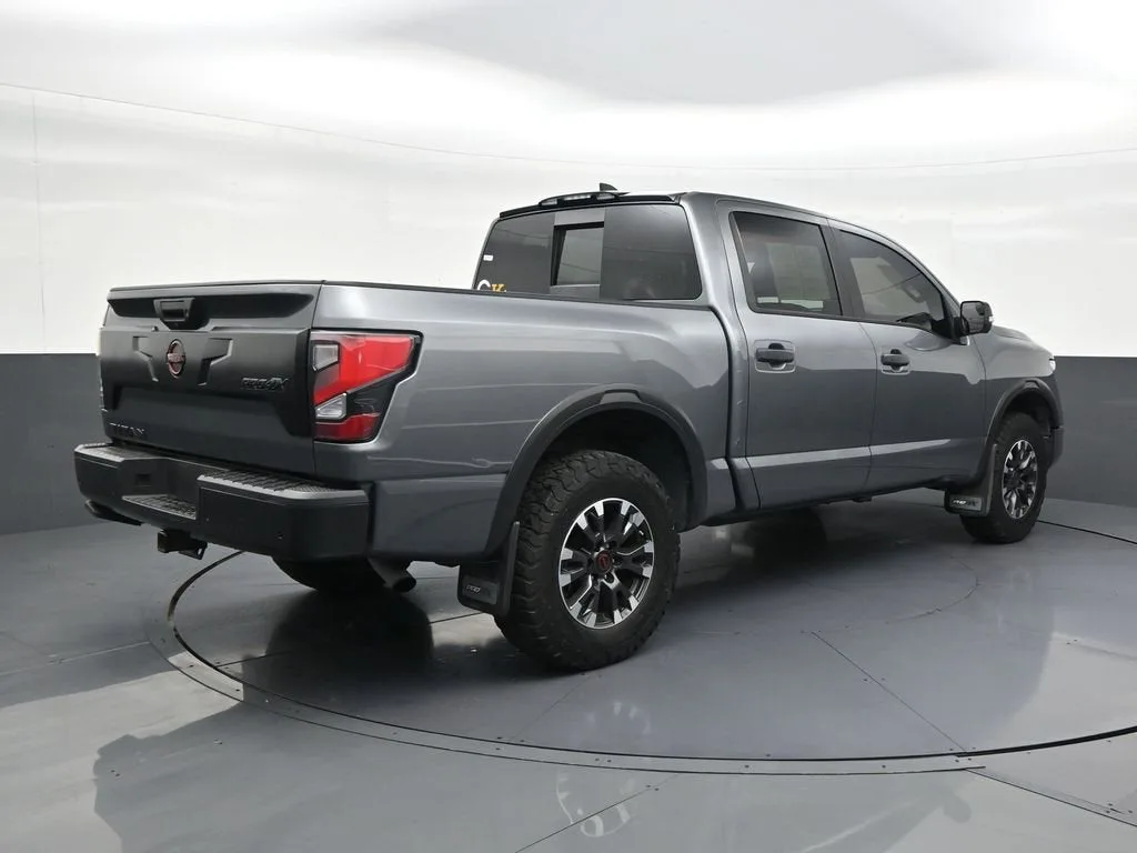 2023 Nissan TITAN Crew Cab PRO-4X 4x4 photo 5