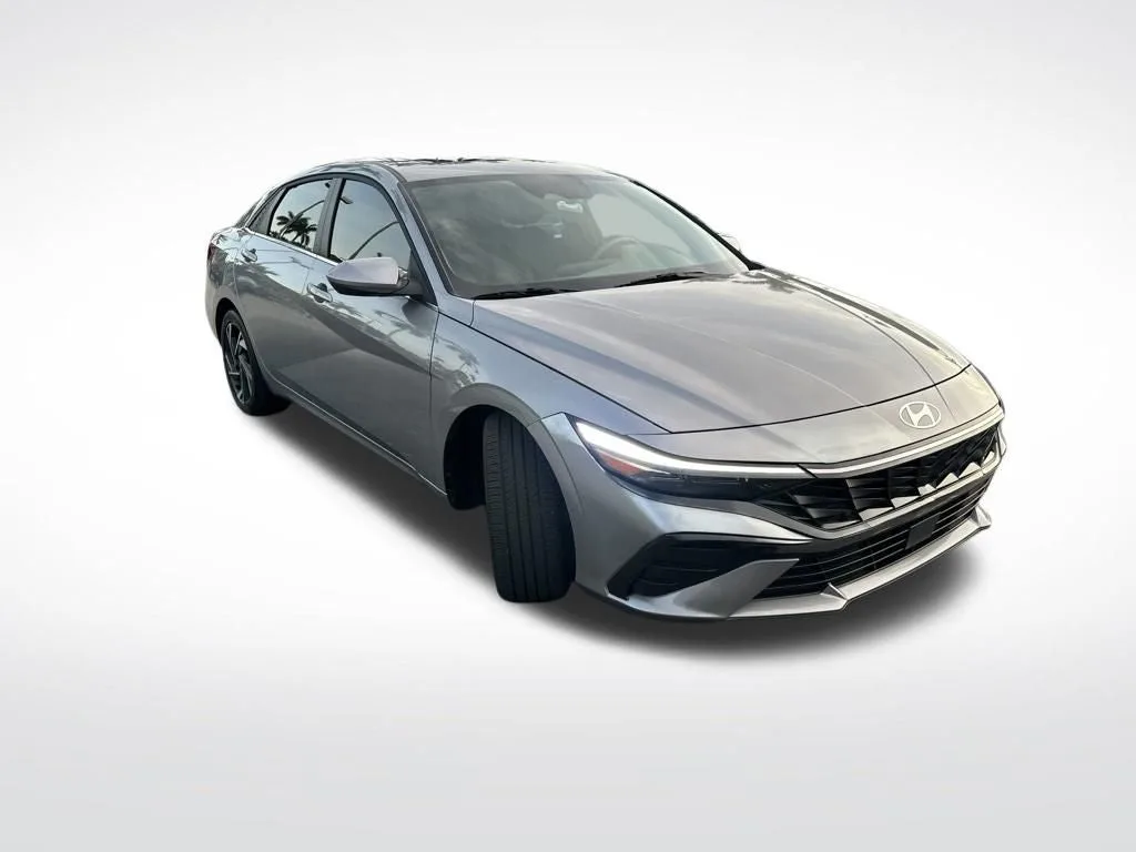2025 Hyundai Elantra SEL Convenience photo 2