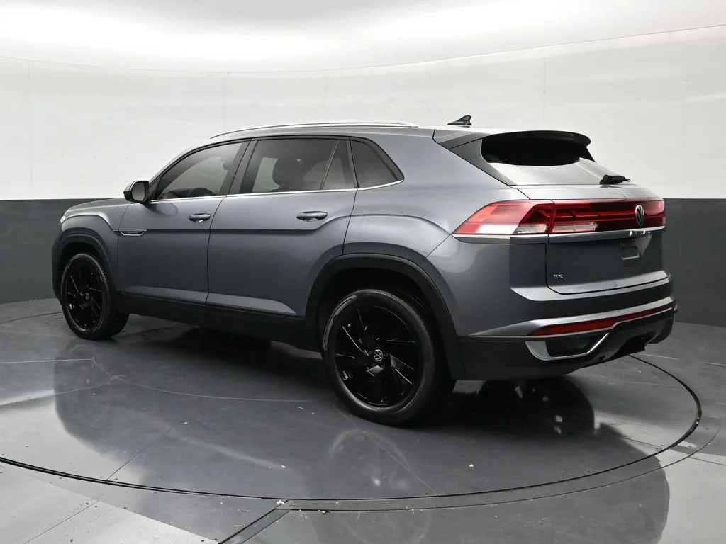 2024 Volkswagen Atlas Cross Sport 2.0T SE w/Technology photo 3