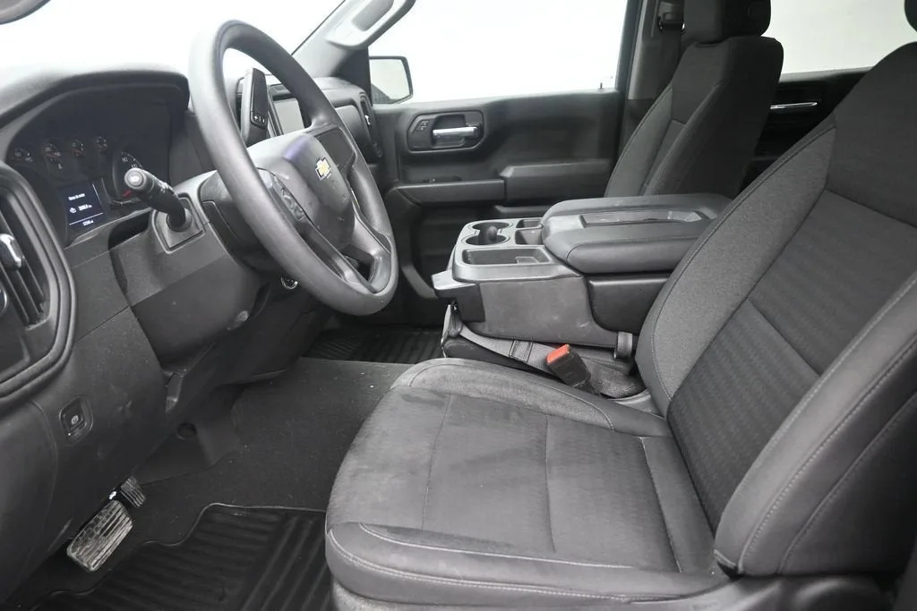 2023 Chevrolet Silverado 1500 Custom photo 12