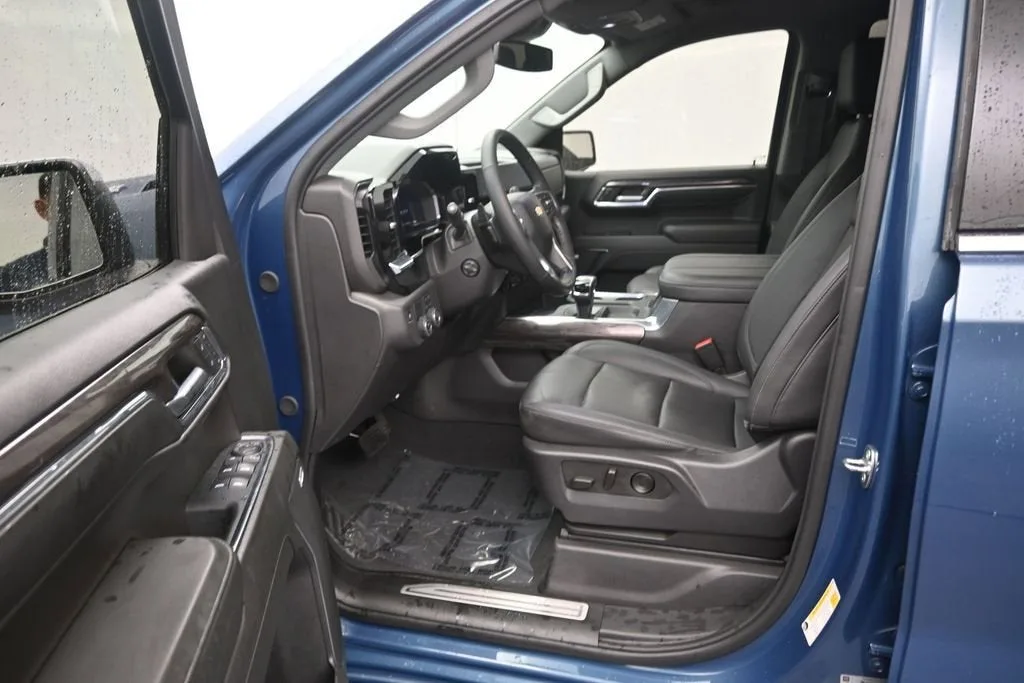 2024 Chevrolet Silverado 1500 LTZ photo 10