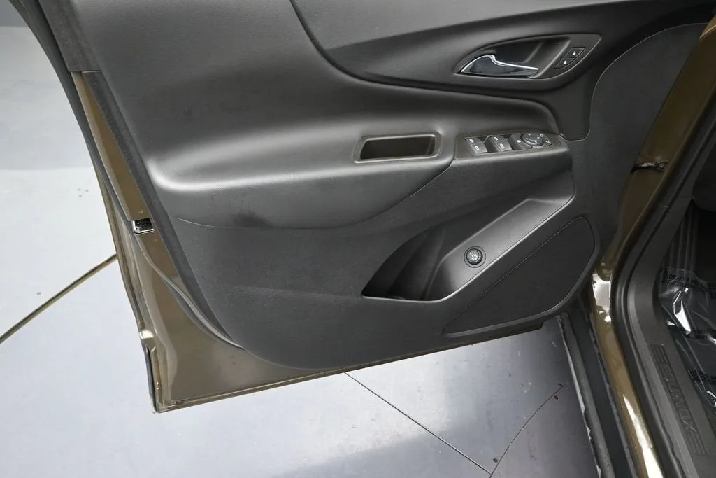 2023 Chevrolet Equinox LT photo 11