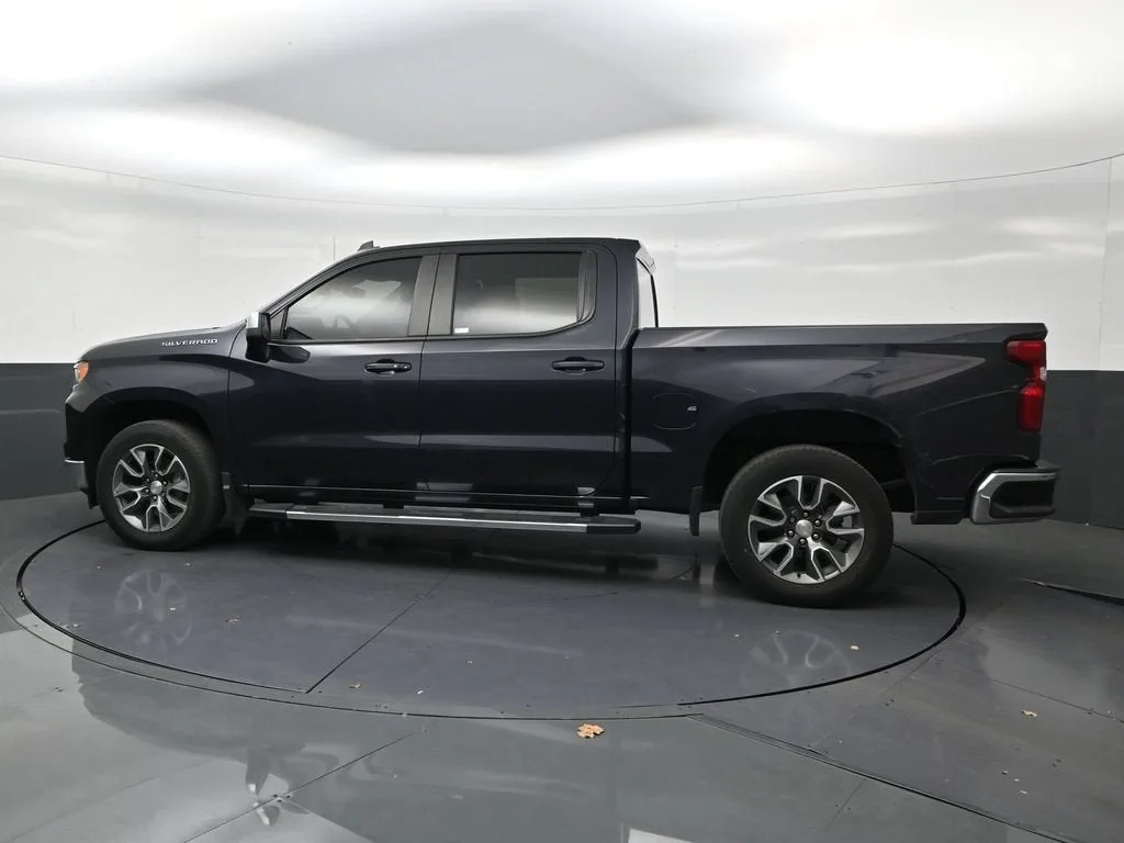 2023 Chevrolet Silverado 1500 LT photo 2
