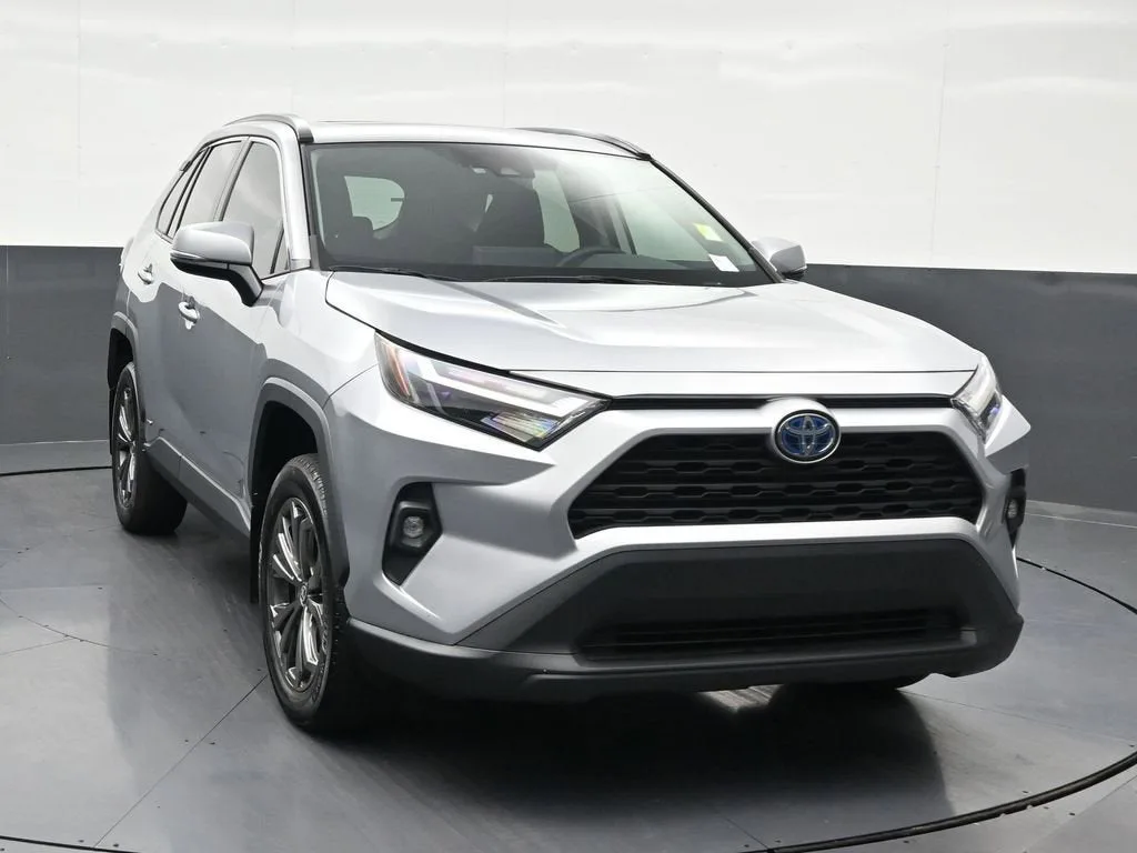 2024 Toyota RAV4 Hybrid XLE Premium photo 8