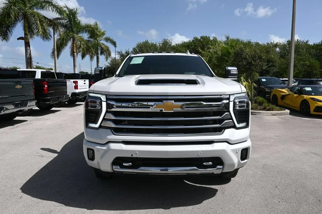 2025 Chevrolet Silverado 3500 HD High Country DRW photo 2