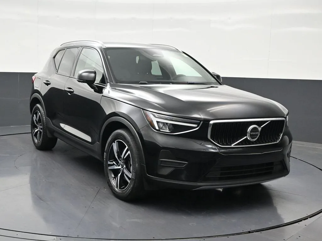 2023 Volvo XC40 B4 Core photo 8