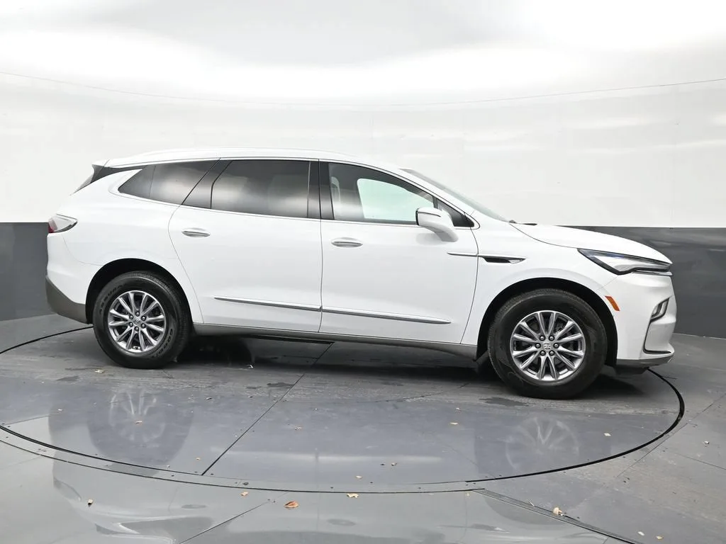 2023 Buick Enclave Essence photo 6