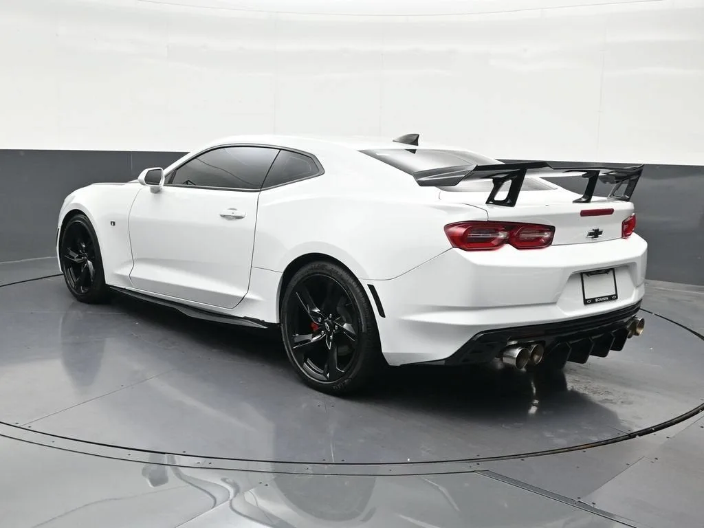 2021 Chevrolet Camaro 1LT photo 3