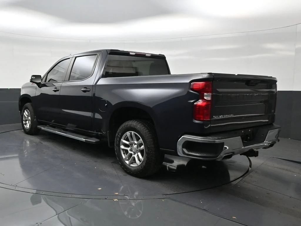2023 Chevrolet Silverado 1500 LT photo 3