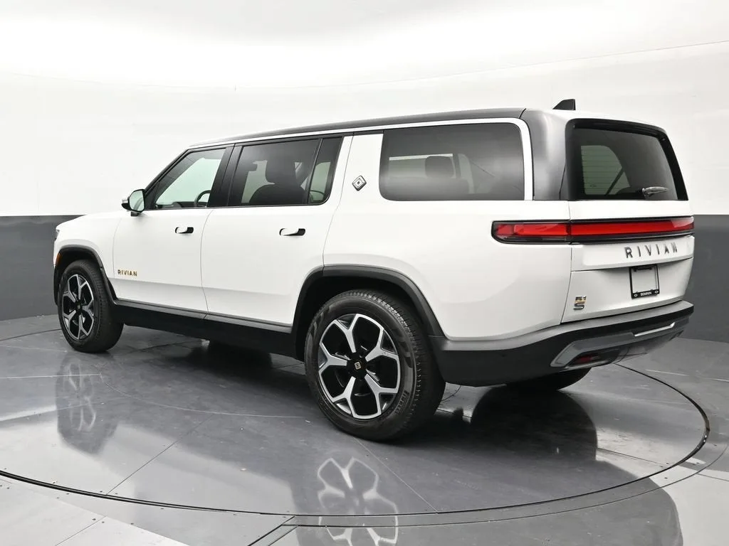 2024 RIVIAN R1S Adventure photo 3