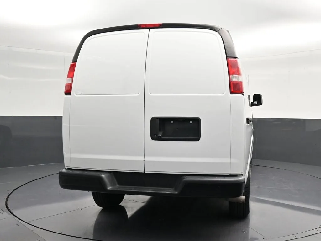 2022 Chevrolet Express 3500 Work Van Cargo photo 2