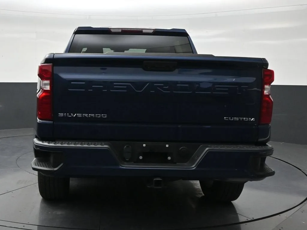 2023 Chevrolet Silverado 1500 Custom photo 4