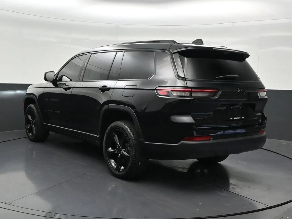 2025 Jeep Grand Cherokee L Limited 4x2 photo 3