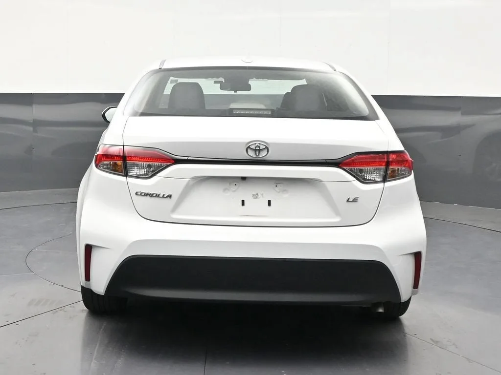 2025 Toyota Corolla LE photo 4