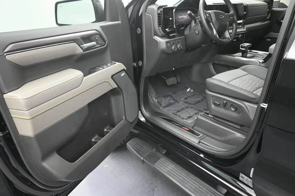 2026 Chevrolet Silverado 1500 ZR2 photo 10