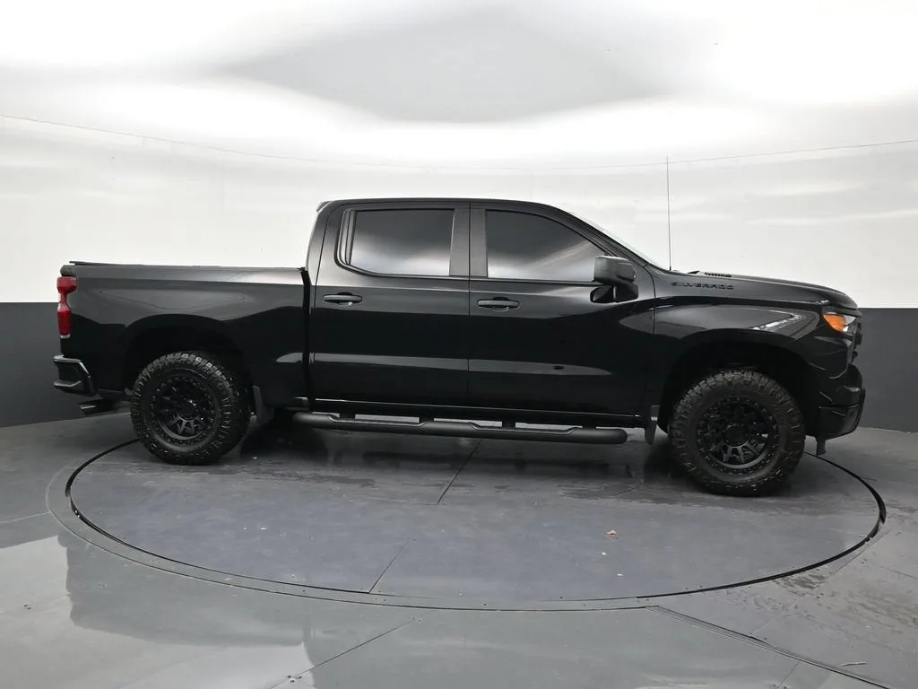 2025 Chevrolet Silverado 1500 Custom photo 6