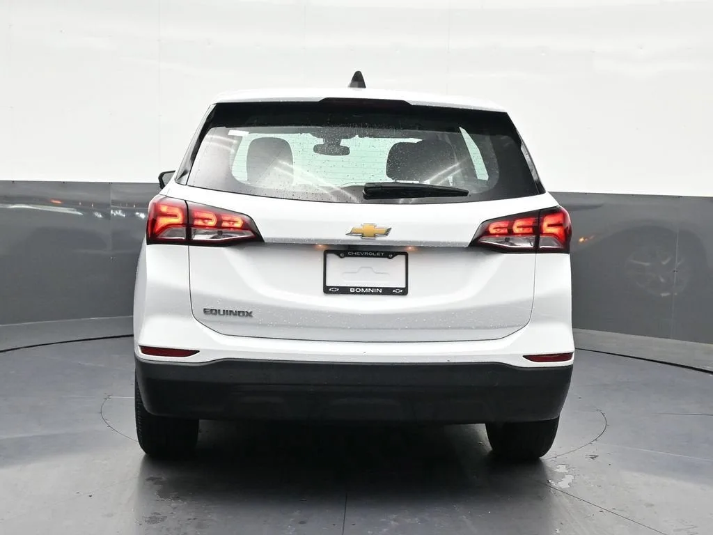 2022 Chevrolet Equinox LS photo 4