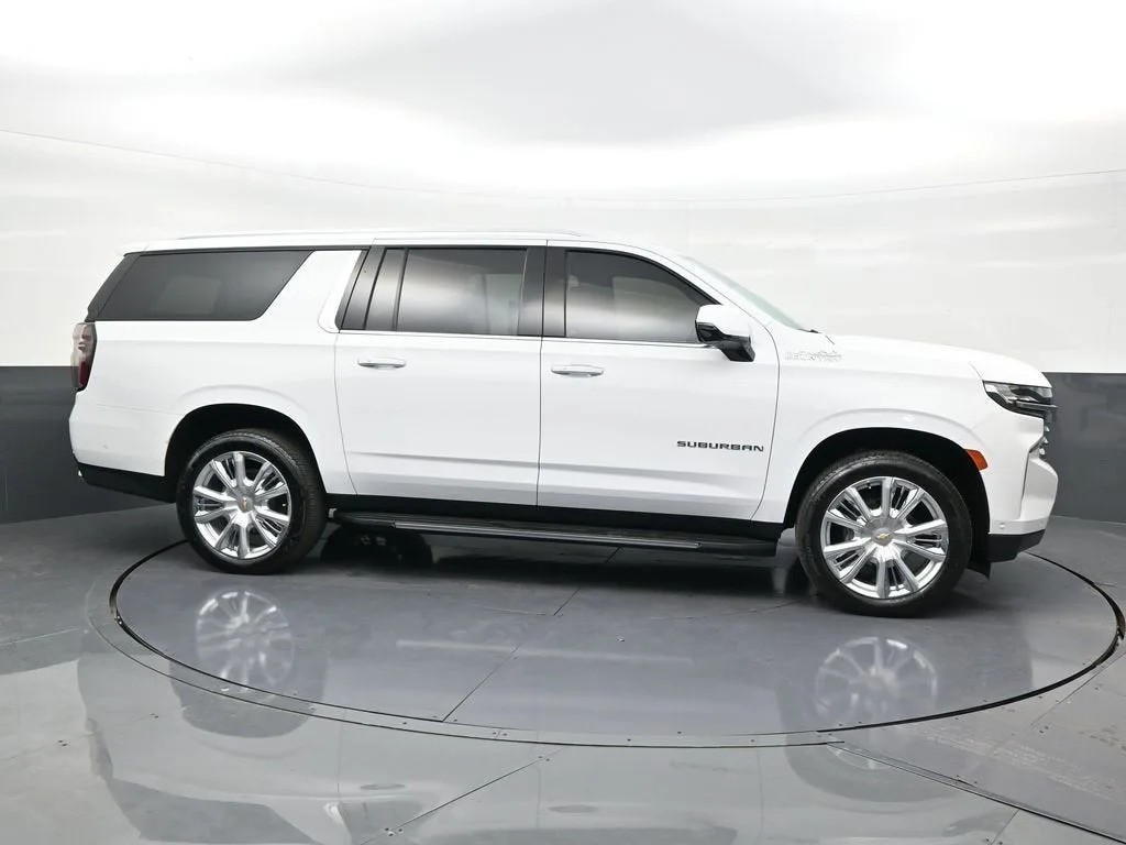 2024 Chevrolet Suburban High Country photo 6