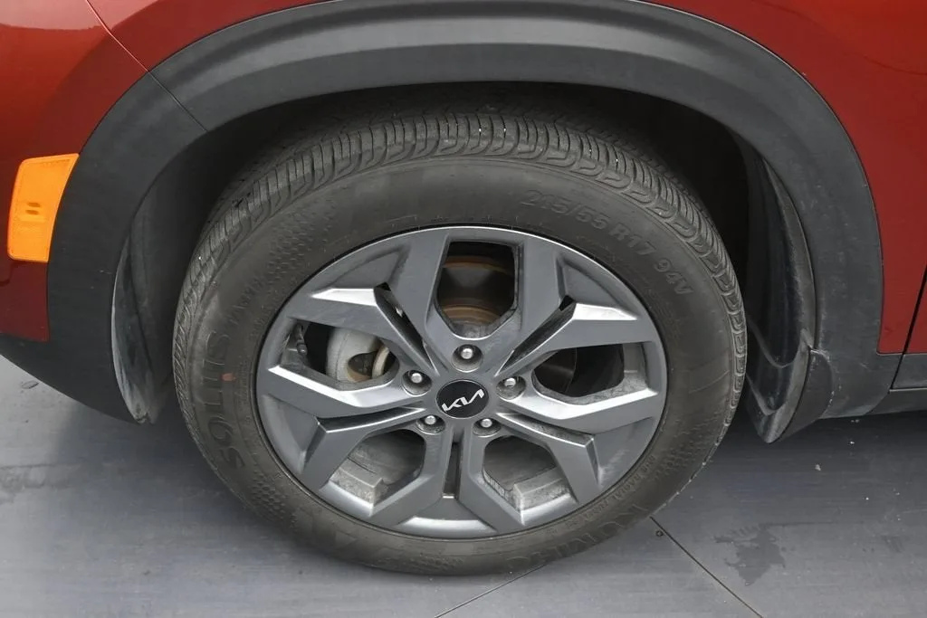 2024 Kia Seltos S photo 9