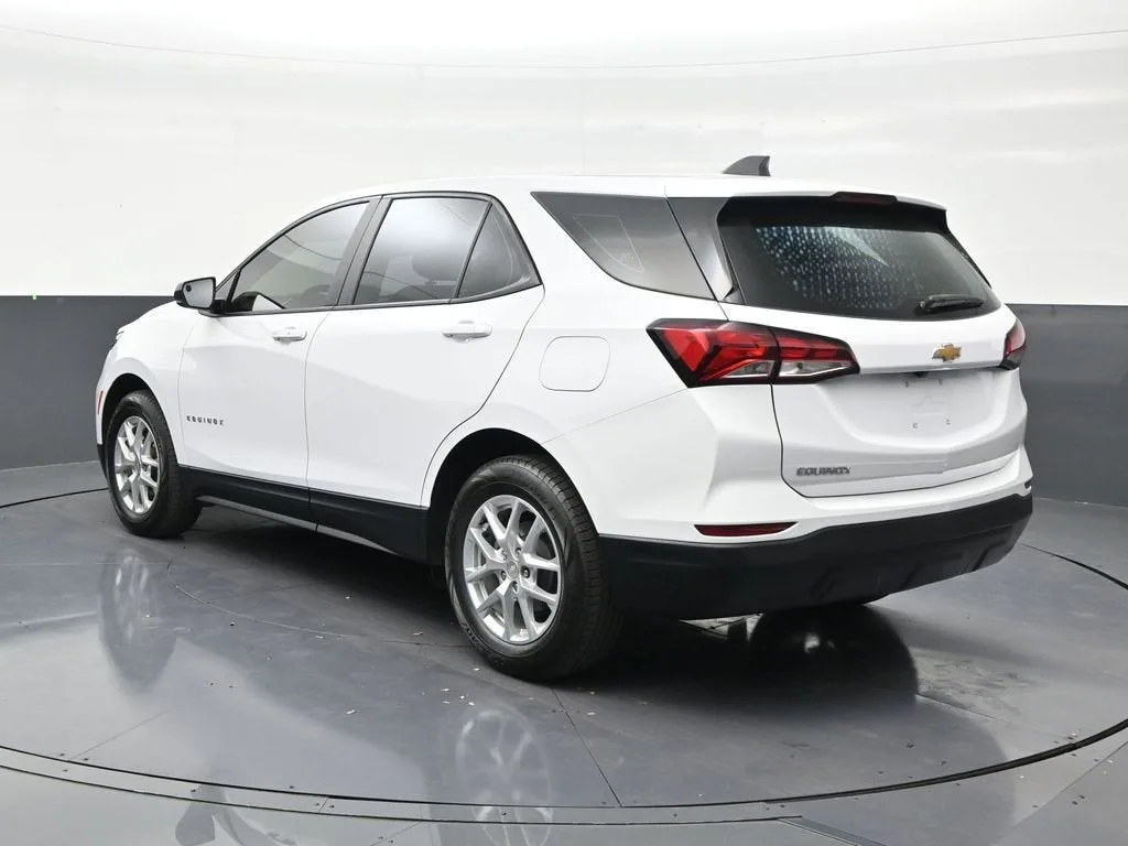 2024 Chevrolet Equinox LS photo 3