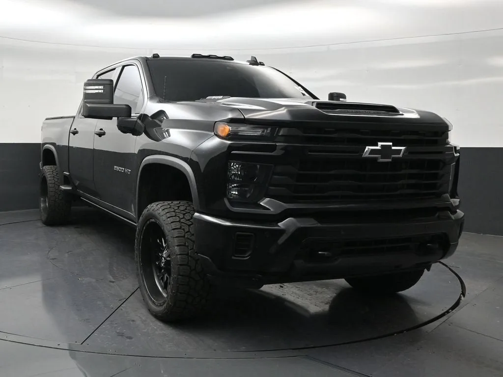 2025 Chevrolet Silverado 2500 HD Custom photo 7