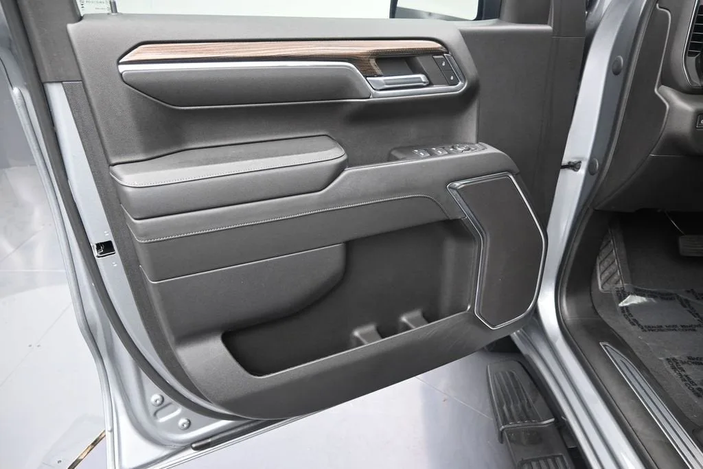 2023 Chevrolet Silverado 1500 RST photo 12