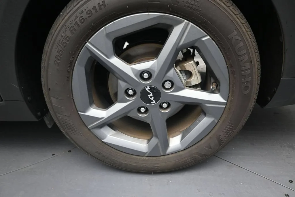2025 Kia K4 LXS photo 10