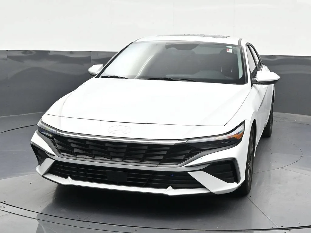 2025 Hyundai Elantra SEL Convenience photo 9