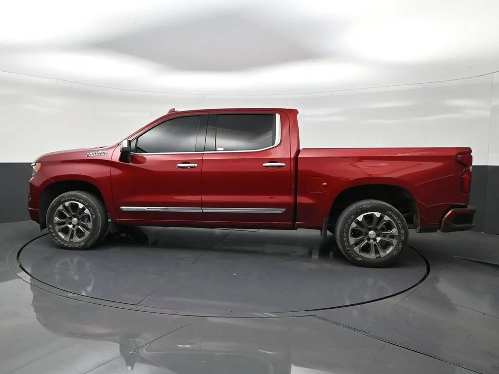 2024 Chevrolet Silverado 1500 High Country photo 2