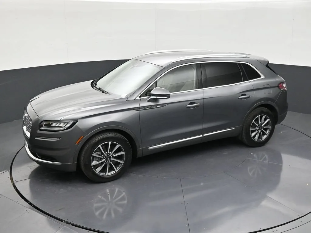 2022 Lincoln Nautilus Standard photo 12