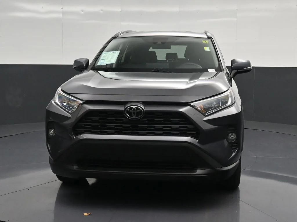 2021 Toyota RAV4 XLE photo 6