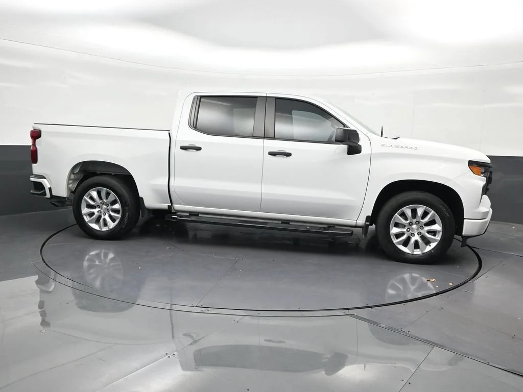 2023 Chevrolet Silverado 1500 Custom photo 7