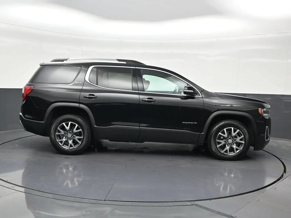 2023 GMC Acadia SLT photo 7
