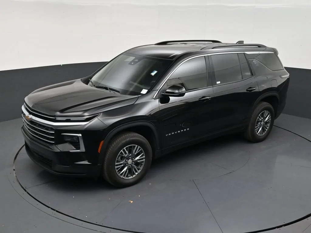 2025 Chevrolet Traverse LT photo 11