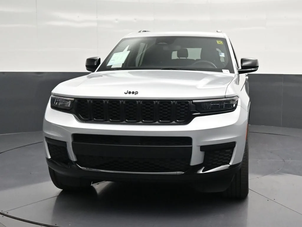 2024 Jeep Grand Cherokee L Altitude photo 6