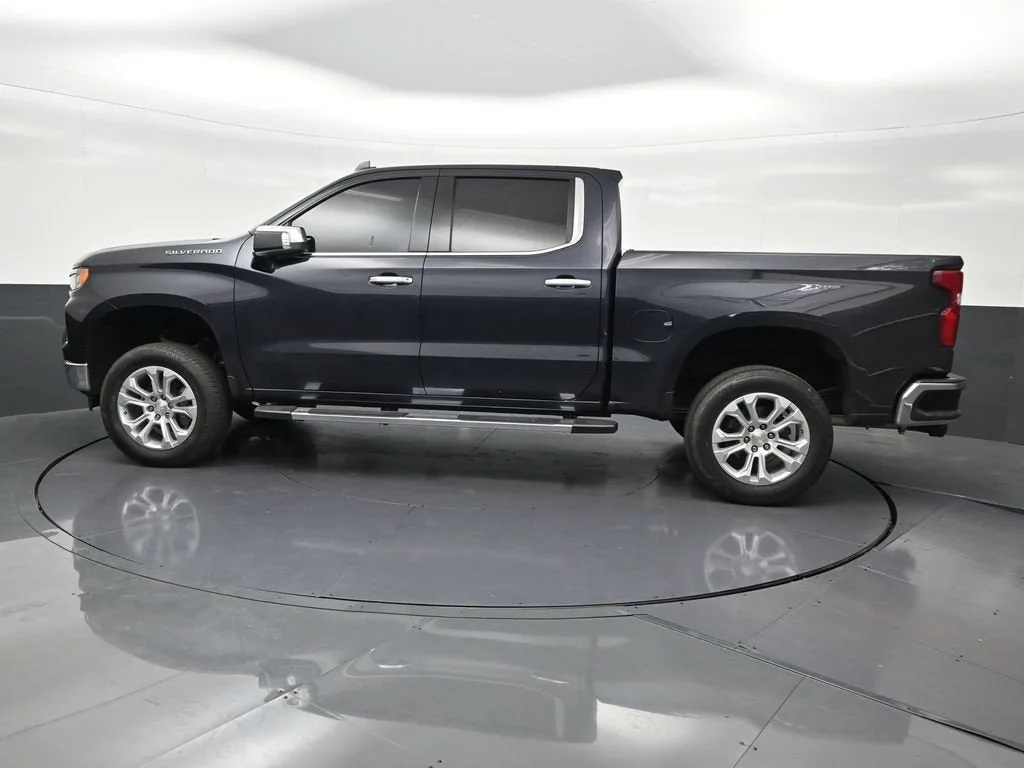 2023 Chevrolet Silverado 1500 LTZ photo 2