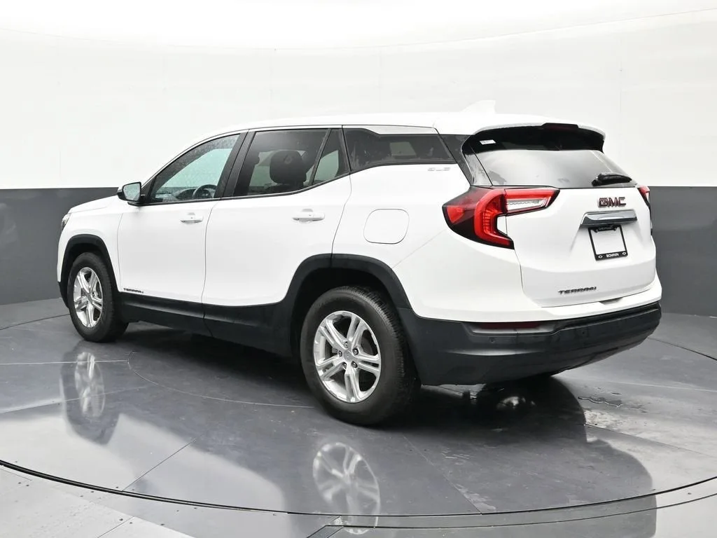 2022 GMC Terrain SLE photo 3
