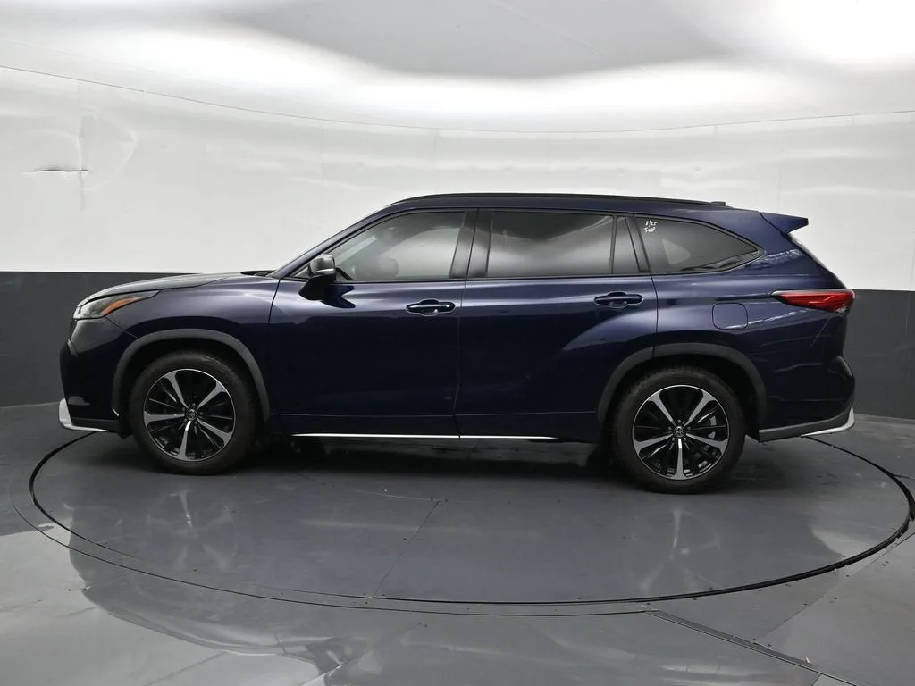 2021 Toyota Highlander XSE photo 2