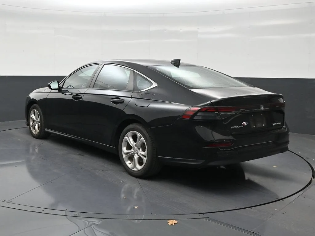 2023 Honda Accord Sedan LX photo 3