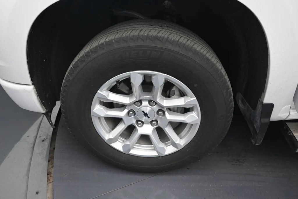 2024 Chevrolet Silverado 1500 RST photo 10
